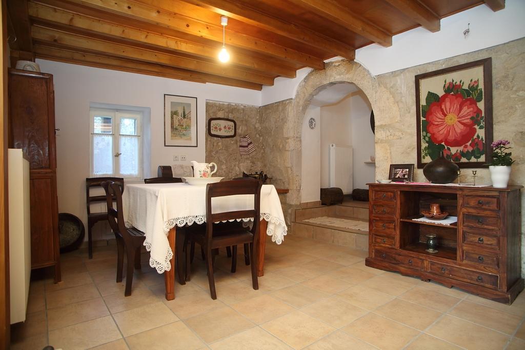 Menelia Cottage Platístoma 部屋 写真